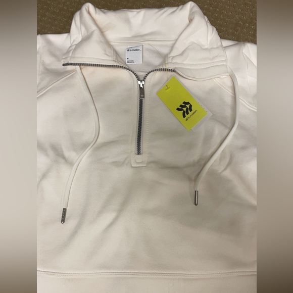 Size medium women's, color cream, half zip cropped, brand new with tags - Picture 3 of 4